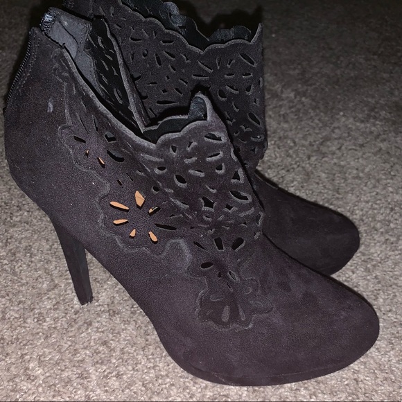 Paprika Women’s Flower Design Ankle CoverIng Heels - Picture 6 of 8